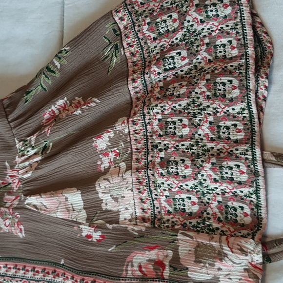 Lola P.  Size med Blouse button up draw string tie in back  cute - Picture 11 of 13